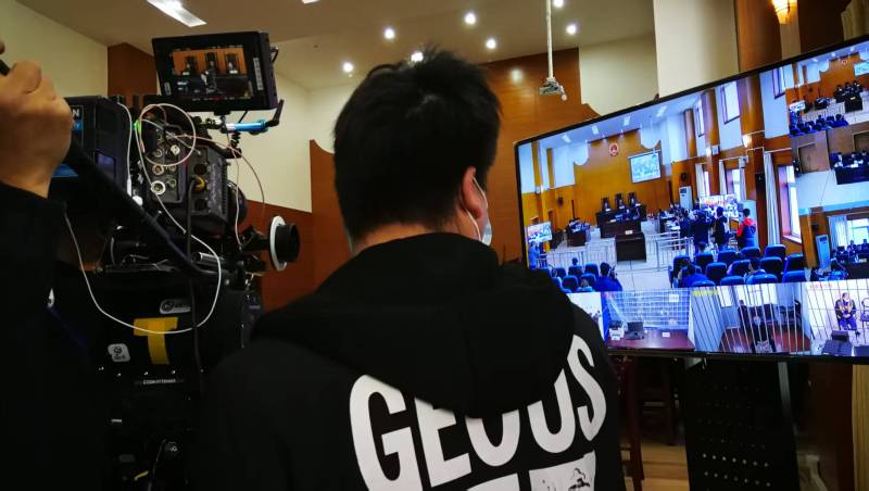 AI生成VS人工创意——彰武县广告片拍摄公司的技术浪漫主义实践